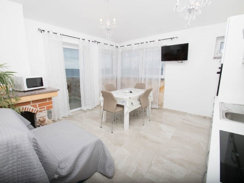 Wohnung Delfin mit Meerblick - TA Leut Agency Apartment in Zadar County