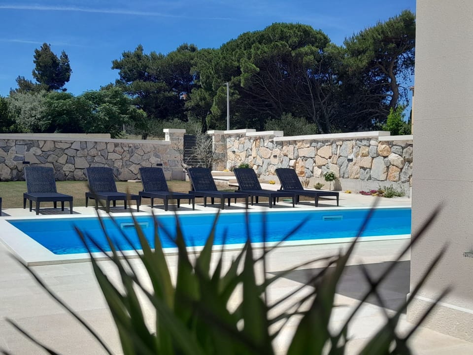 Neue Luxusvilla mit Pool - Agentur TA Leut Vacation rental in Zadar County