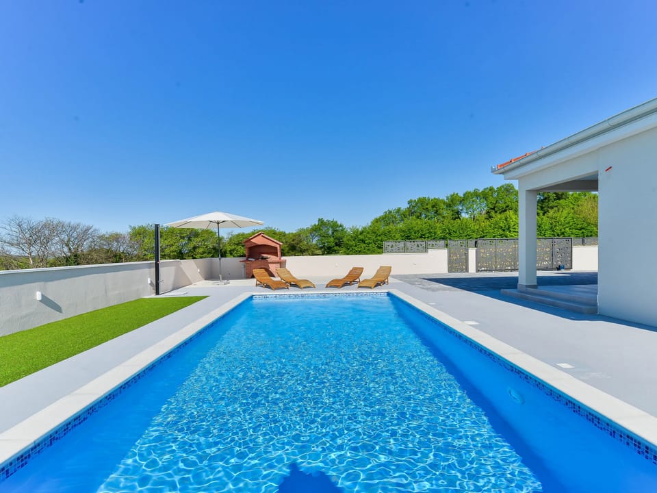 Pool Indoor