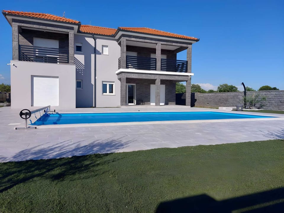 Pool Indoor