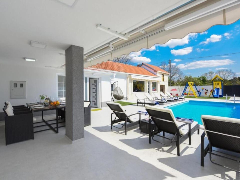 Pool Indoor