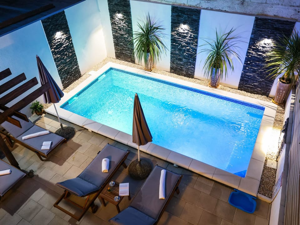 Wohnung "Rustica mit exklusiver Nutzung des Pool Apartment in Zadar