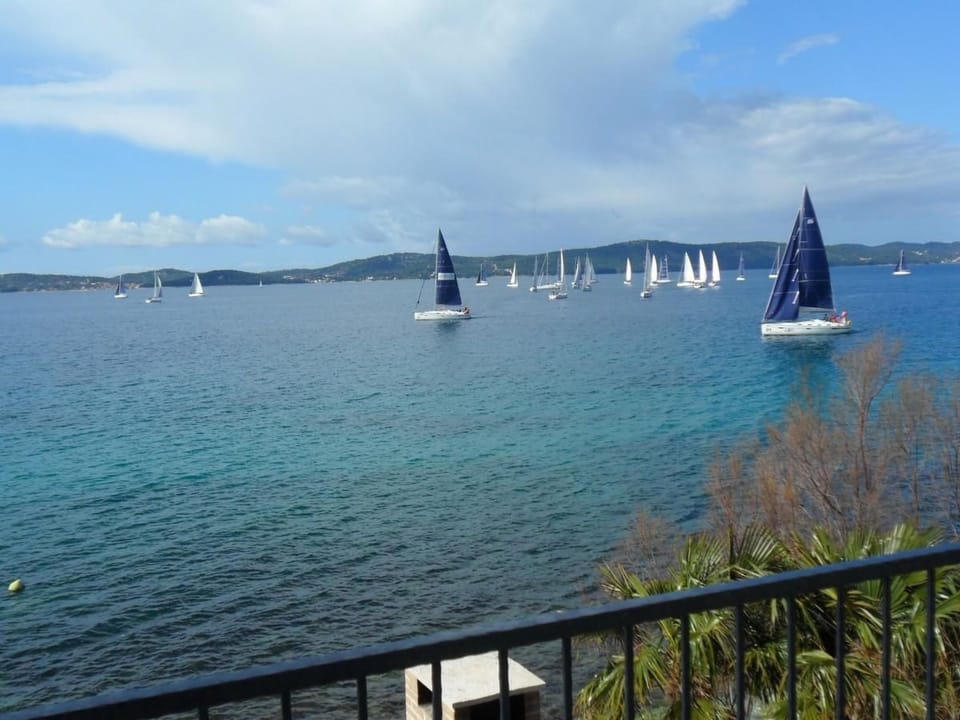 Apartment Cinthija mit Balkon direkt am Strand Apartment in Šibenik-Knin County, Croatia