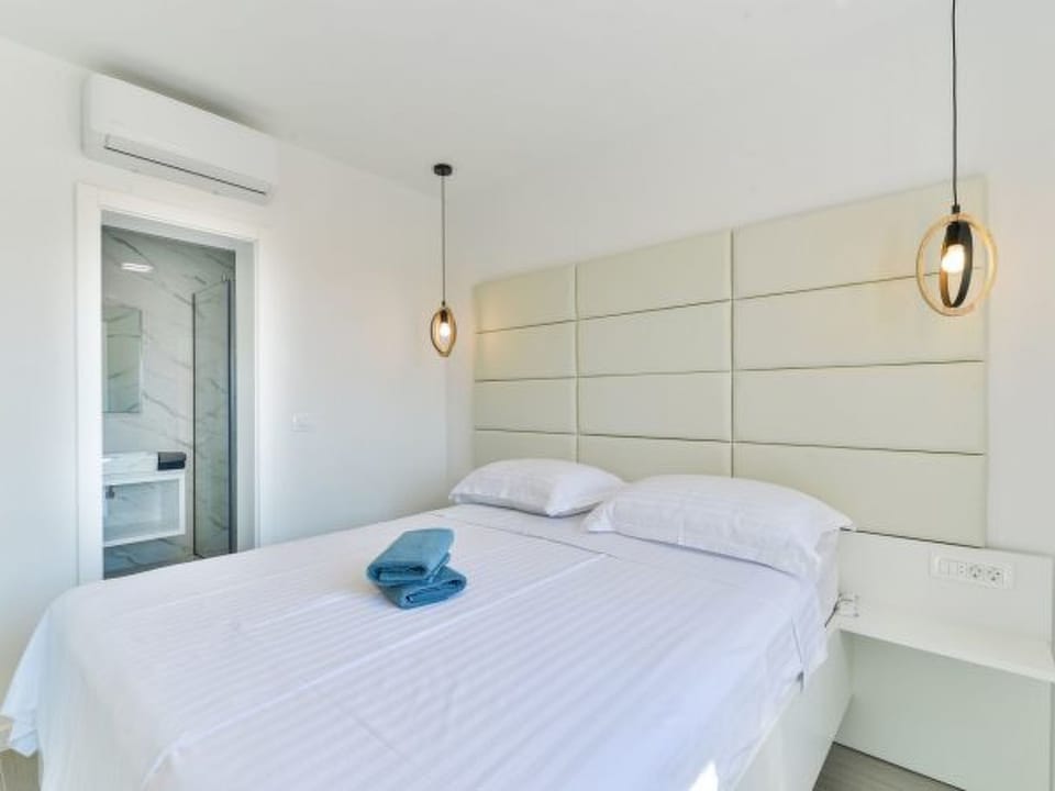 Villa Div with heated pool, Penthouse Apt. No.3 Apartment in Šibenik-Knin County, Croatia