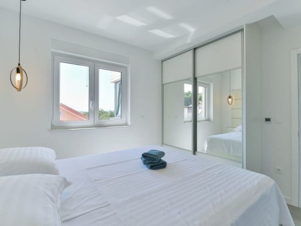 Villa Div with heated pool, Penthouse Apt. No.3 Apartment in Šibenik-Knin County, Croatia