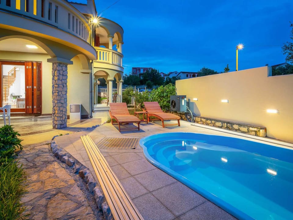 Pool Indoor