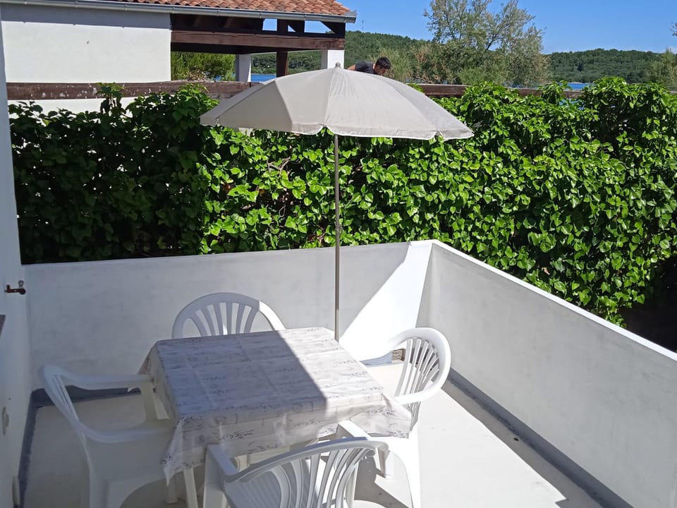 Rotes Meer Apartment Apartment in Šibenik-Knin County, Croatia