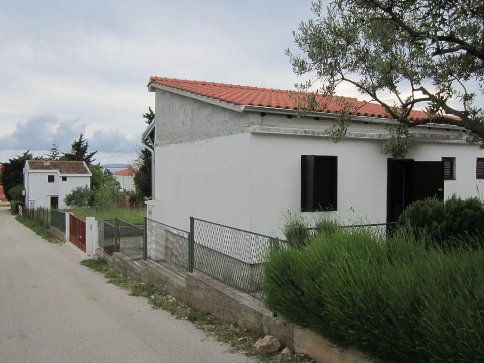 mit überdachter Terrasse und Meerblick Vacation rental in Šibenik-Knin County, Croatia