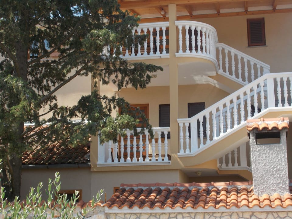 Appartement Maksan im 2. Stock mit einer Terrasse Apartment in Šibenik-Knin County, Croatia