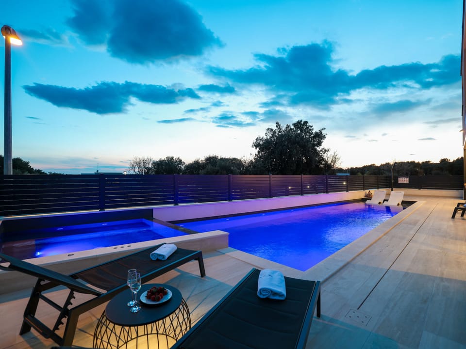 Pool Indoor