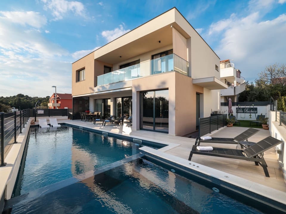 Pool Indoor