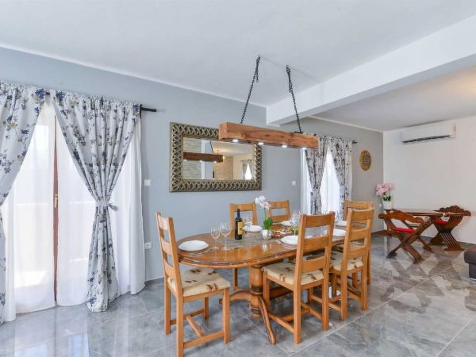 Villa Marinic with heated pool and entertainment r Vacation rental in Šibenik-Knin County, Croatia