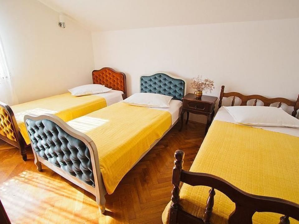 direkt am Meer und Strand, mit großem Garten und Terrasse, hervorragend für Fam Vacation rental in Šibenik-Knin County, Croatia