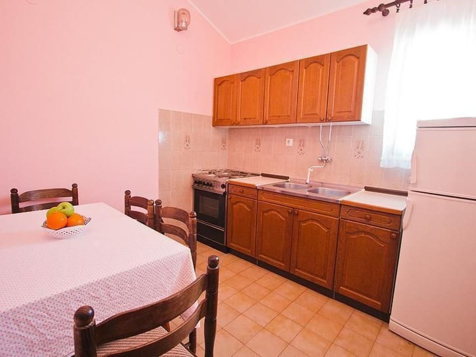 direkt am Meer und Strand, mit großem Garten und Terrasse, hervorragend für Fam Vacation rental in Šibenik-Knin County, Croatia