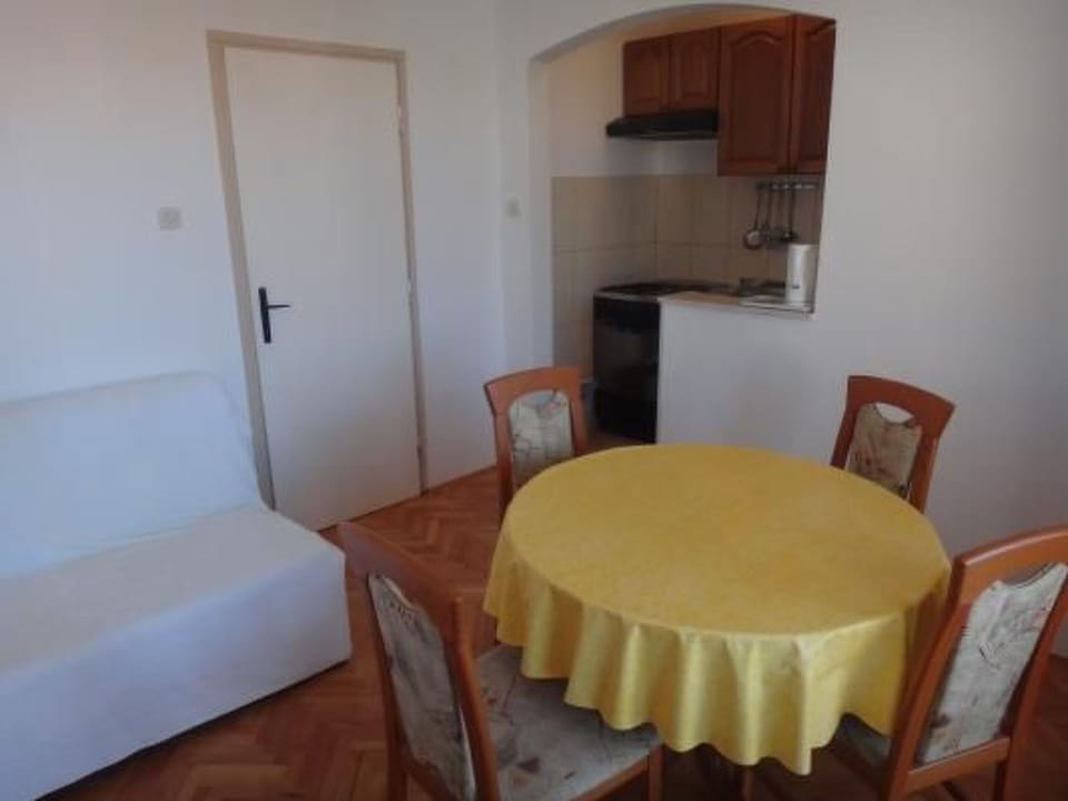 Ferienapartment für zwei Erwachsene und zwei Kinder Apartment in Tisno