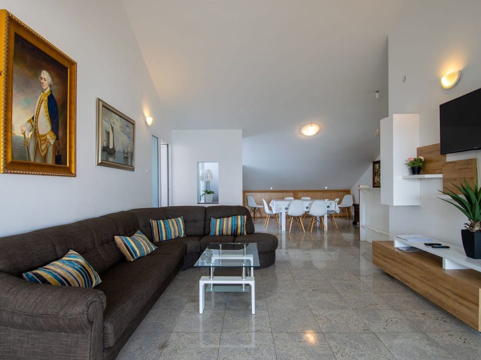 Penthouse Apartment in Murter