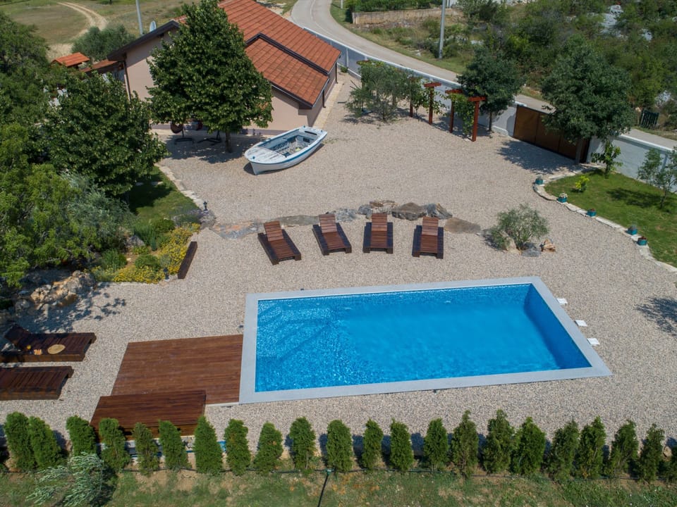 Villa Ni-Sa mit Privatpool für 11 Personen Vacation rental in Šibenik-Knin County, Croatia
