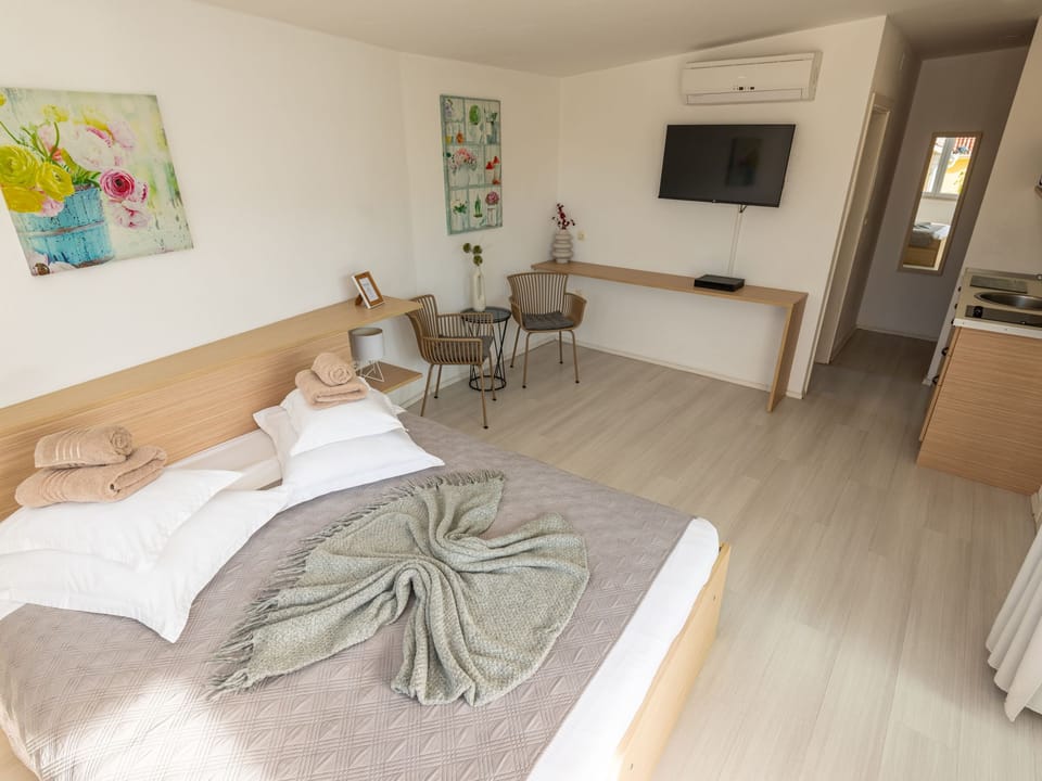 Srudio mit Meerblick - nur für Erwachsene Apartment in Šibenik-Knin County, Croatia