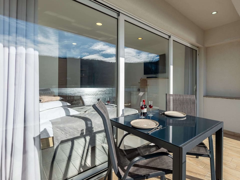 Srudio mit Meerblick - nur für Erwachsene Apartment in Šibenik-Knin County, Croatia