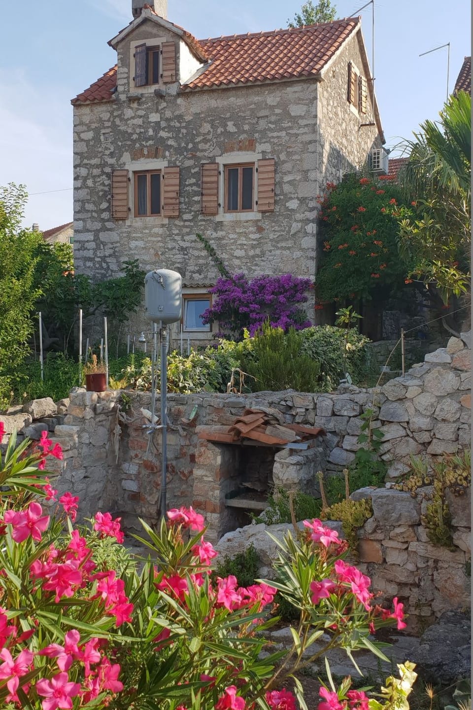 in Zlarin mit Schönem Garten Vacation rental in Šibenik