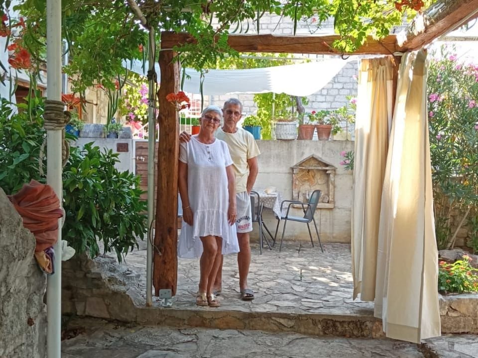 in Zlarin mit Schönem Garten Vacation rental in Šibenik