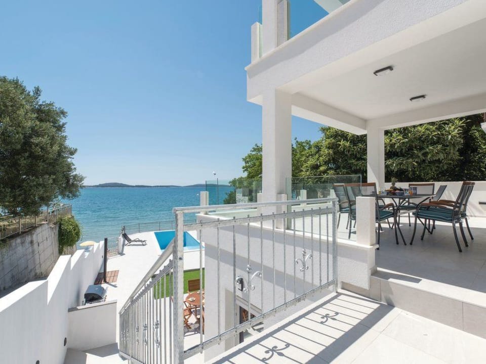 Villa Felicita für 12 Personen in Zaboric Vacation rental in Šibenik-Knin County, Croatia