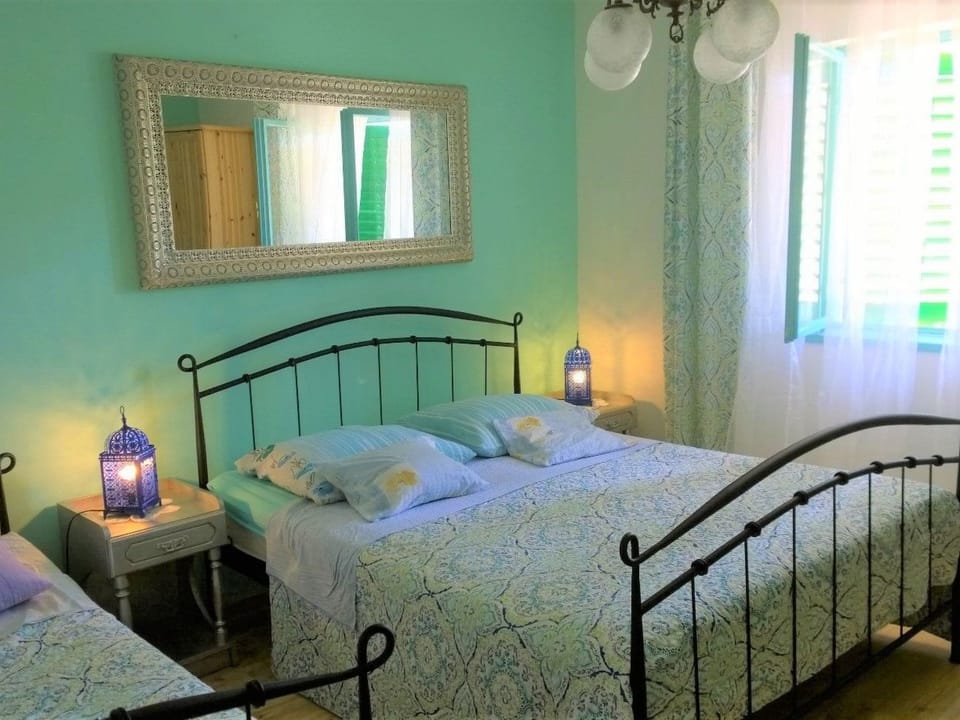 mit einer überdachten Terrasse Apartment in Šibenik-Knin County, Croatia