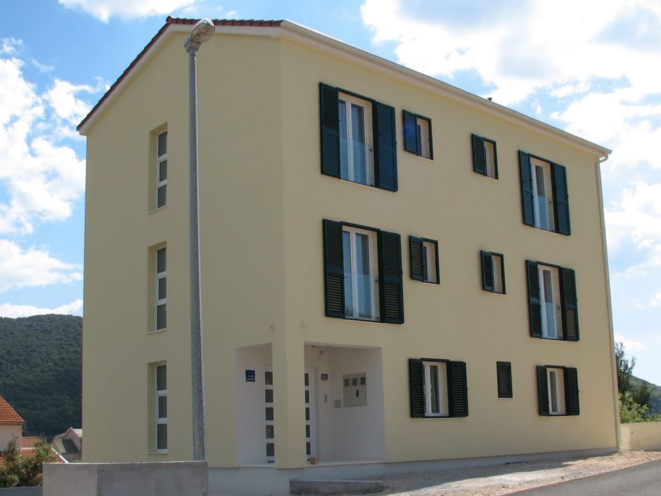 für 4 Personen  + 2 Kinder ca. 100 m&sup2; in Grebastica, Dalmatien (Gespanscha Apartment in Šibenik-Knin County, Croatia