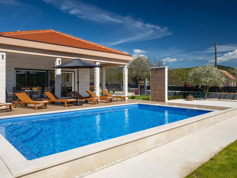 Villa Big Garden für 7 Personen und 1 Kind Vacation rental in Split-Dalmatia County