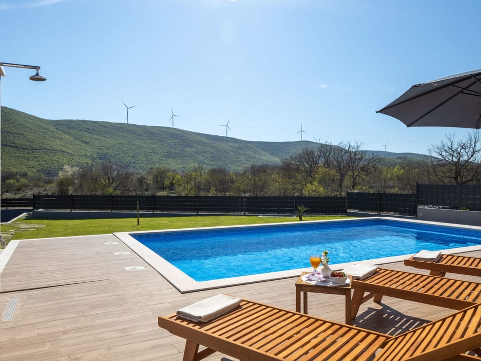 Villa Big Garden für 7 Personen und 1 Kind Vacation rental in Split-Dalmatia County