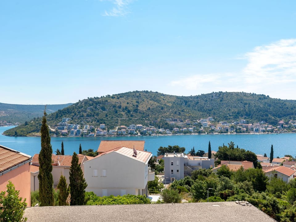 "Maya Z" mit Blick auf das Wasser Apartment in Šibenik-Knin County, Croatia