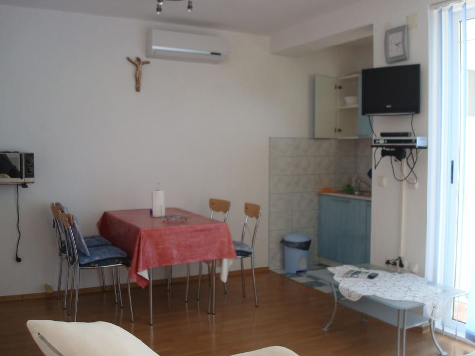 in Zečevo Rogozničko mit Großem Balkon Apartment in Šibenik-Knin County, Croatia