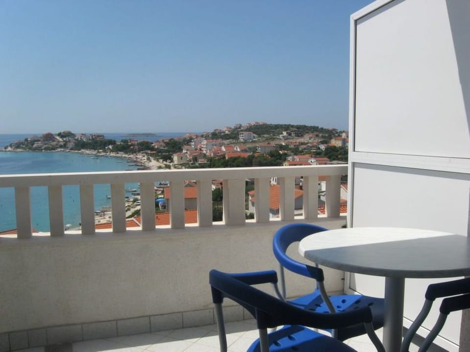 mit Blick auf das Wasser Apartment in Šibenik-Knin County, Croatia