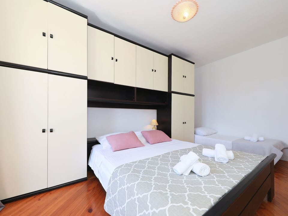 1508126 Apartment in Šibenik-Knin County, Croatia