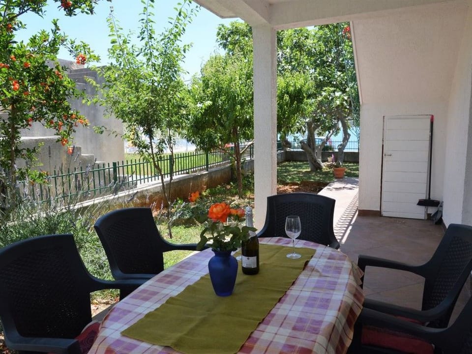 in Poljica mit privatem Parkplatz Apartment in Šibenik-Knin County, Croatia