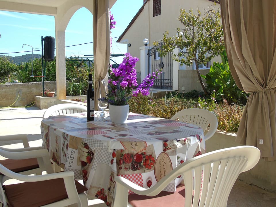 Wohnung direkt am Strand Apartment in Šibenik-Knin County, Croatia