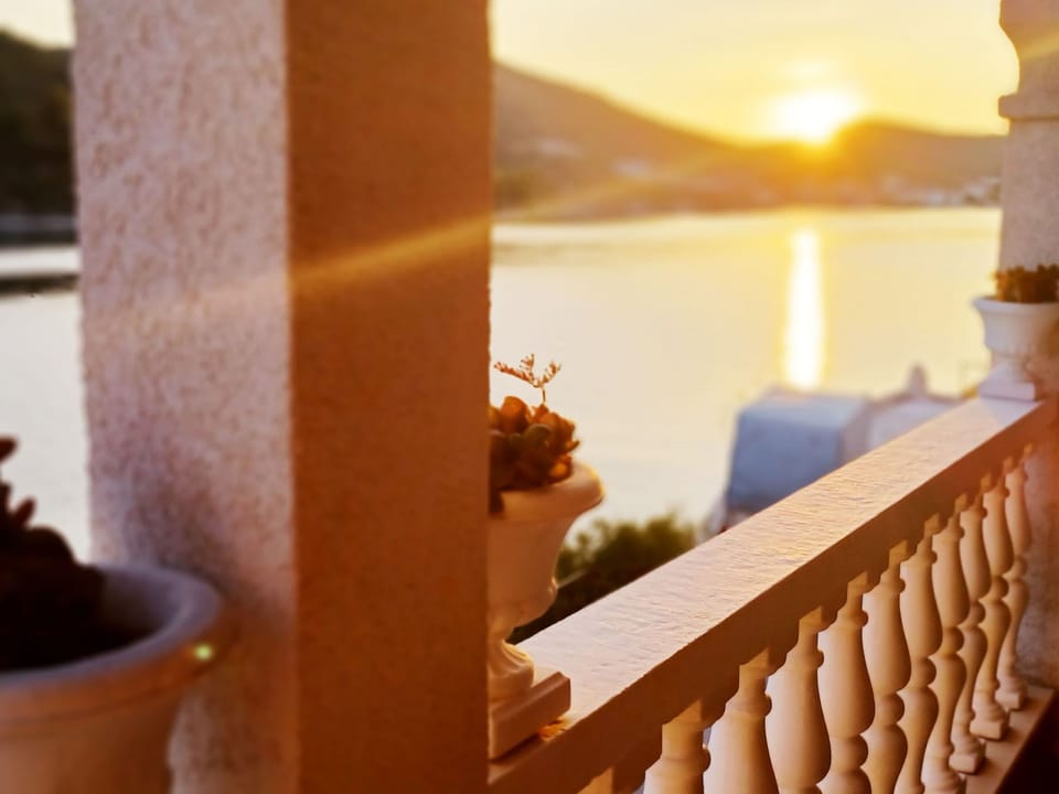 Wohnung "Carmen" mit Blick auf das Wasser Apartment in Split-Dalmatia County