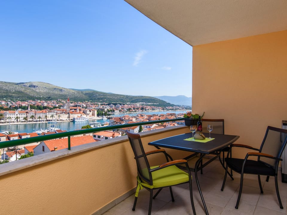 Wohnung mit Blick auf das Wasser Apartment in Trogir
