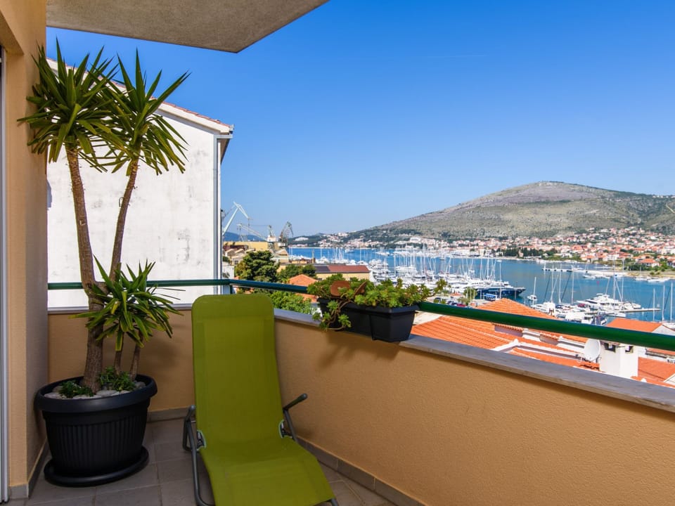 Wohnung mit Blick auf das Wasser Apartment in Trogir