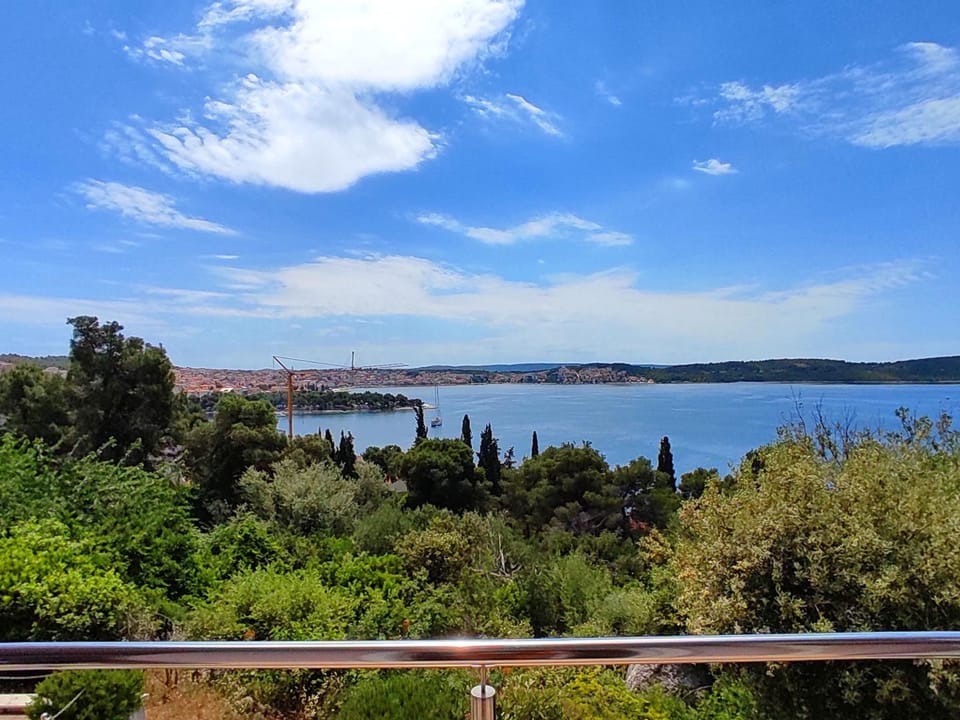 "Idlerocks" Apartment in Trogir