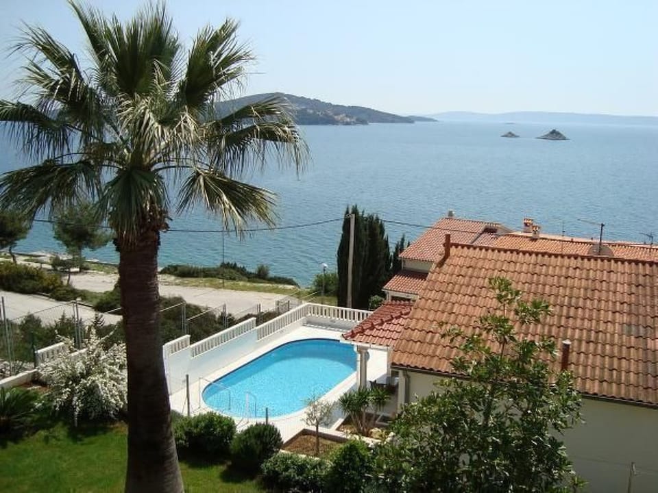 mit Terrasse, Pool und Strandzugang Vacation rental in Šibenik-Knin County, Croatia