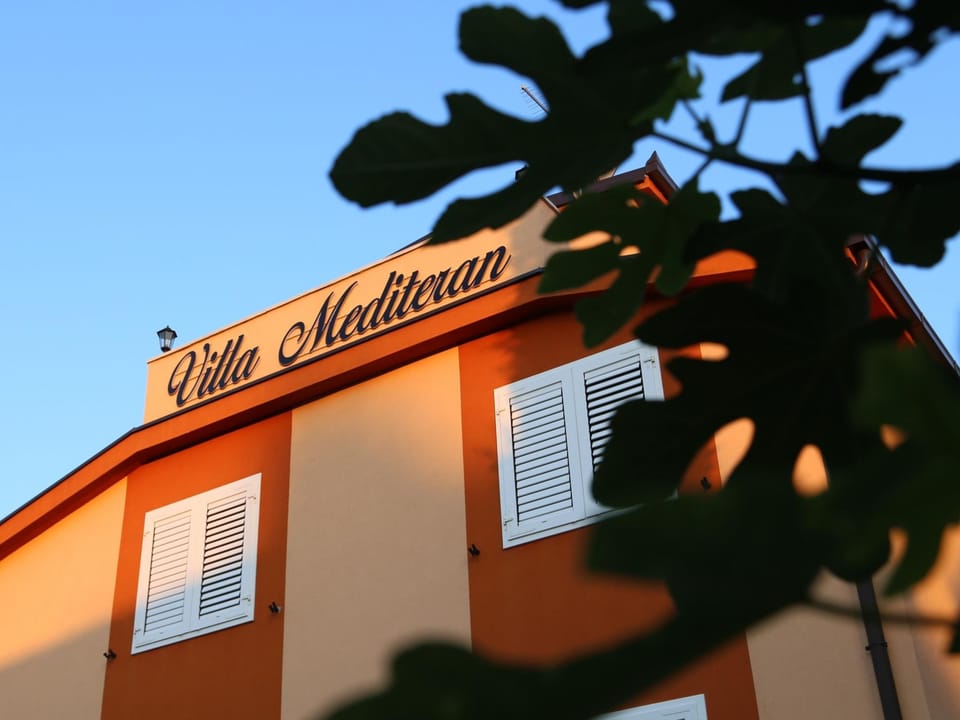 Villa Mediteran, kleine Ferienwohnung mit Balkon Apartment in Okrug Gornji