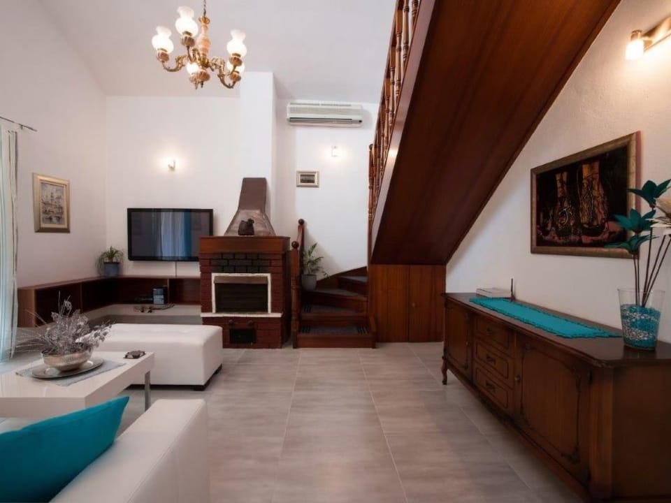 Charmante Villa Layla mit Meerblick und Pool Vacation rental in Okrug Gornji