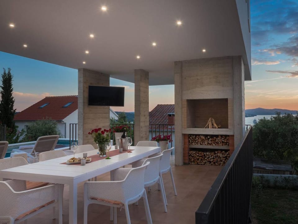 Moderne Ferienvilla Prima Vista Vacation rental in Okrug Gornji
