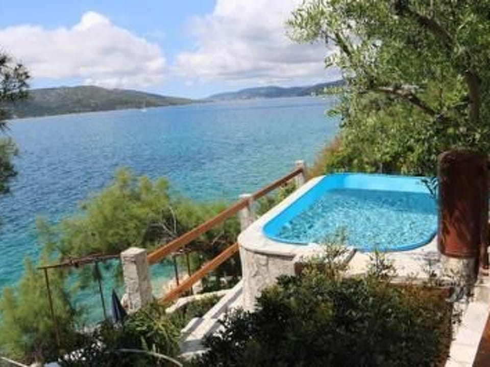 in Okrug Donji mit privatem Parkplatz Vacation rental in Šibenik-Knin County, Croatia