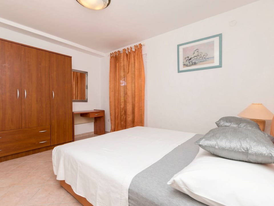 Appartement in Okrug Gornji mit Großer Terrasse Apartment in Okrug Gornji
