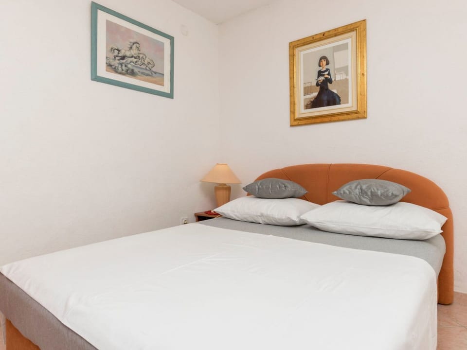 Appartement in Okrug Gornji mit Großer Terrasse Apartment in Okrug Gornji
