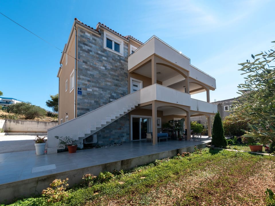 Luxuriöses Apartment in Strandnähe Apartment in Okrug Gornji