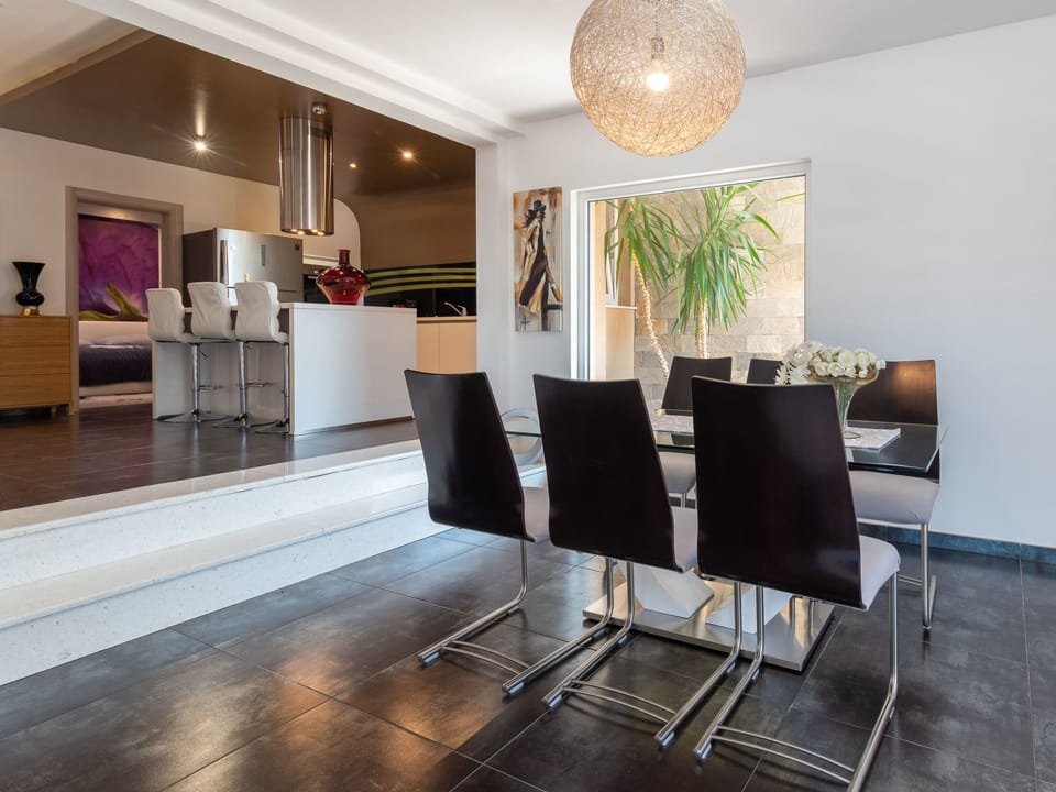 Modernes Apartment mit Gartennutzung, einer groß Apartment in Okrug Gornji