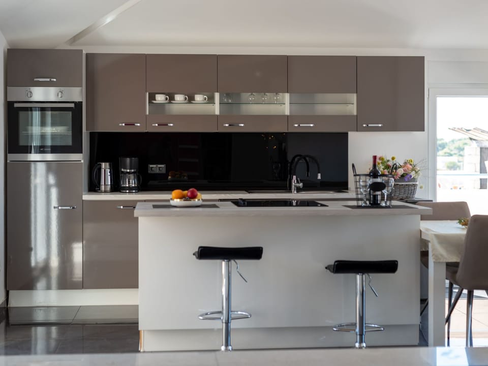 Moderne Ferienwohnung mit Gartennutzung, einem g Apartment in Okrug Gornji